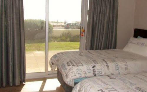 Blouberg Beachfront Accommodation 布鲁堡史特兰 外观 照片