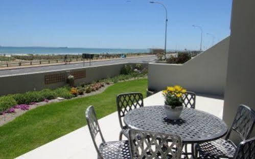 Blouberg Beachfront Accommodation 布鲁堡史特兰 外观 照片