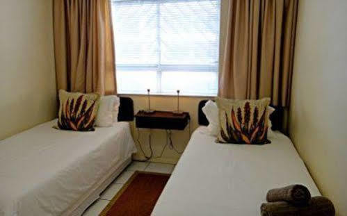 Blouberg Beachfront Accommodation 布鲁堡史特兰 外观 照片